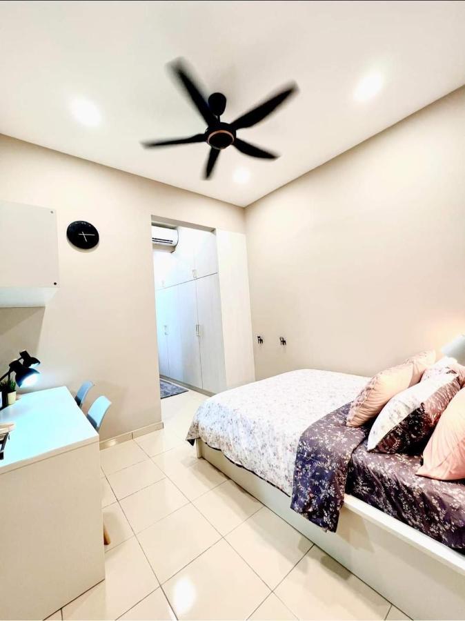 Faridz Homestay At Myra Saujana Kampong Simpang Empat Eksteriør billede