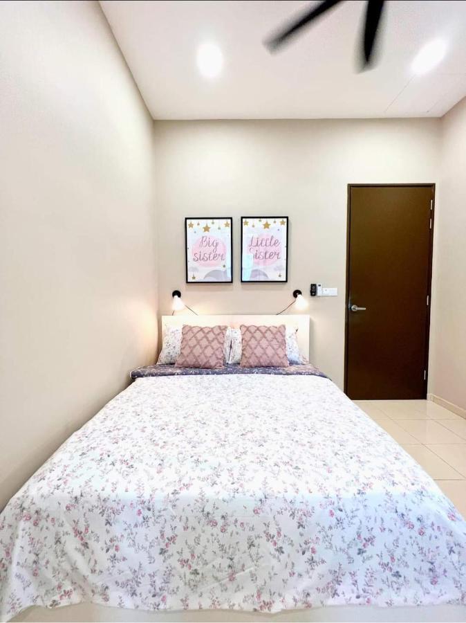 Faridz Homestay At Myra Saujana Kampong Simpang Empat Eksteriør billede