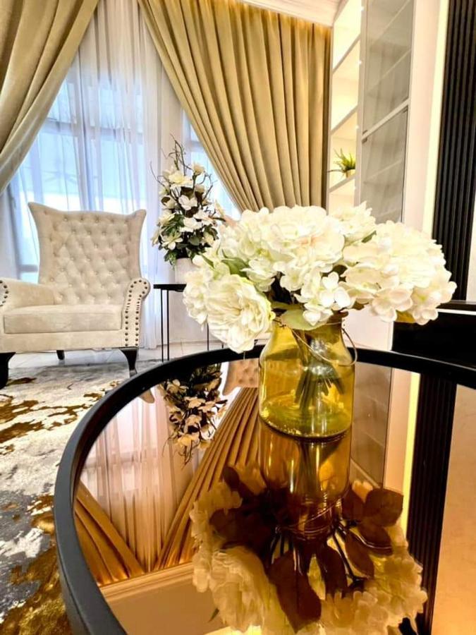 Faridz Homestay At Myra Saujana Kampong Simpang Empat Eksteriør billede