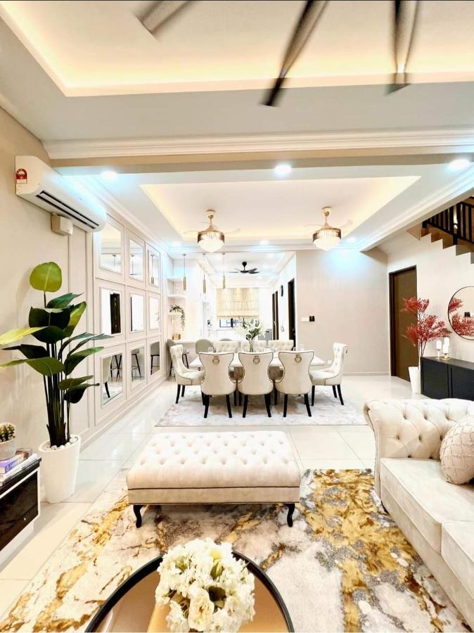 Faridz Homestay At Myra Saujana Kampong Simpang Empat Eksteriør billede