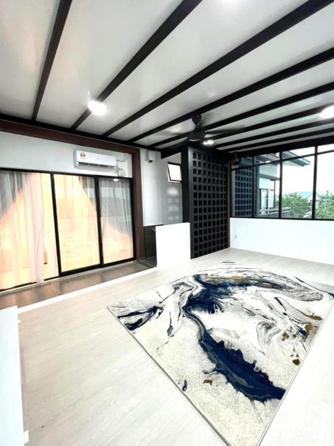 Faridz Homestay At Myra Saujana Kampong Simpang Empat Eksteriør billede