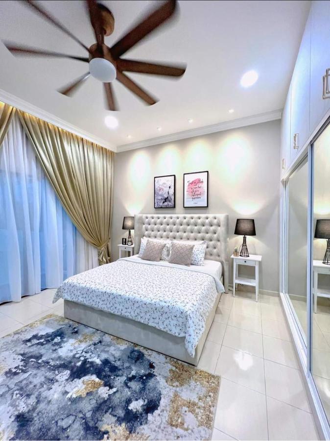 Faridz Homestay At Myra Saujana Kampong Simpang Empat Eksteriør billede